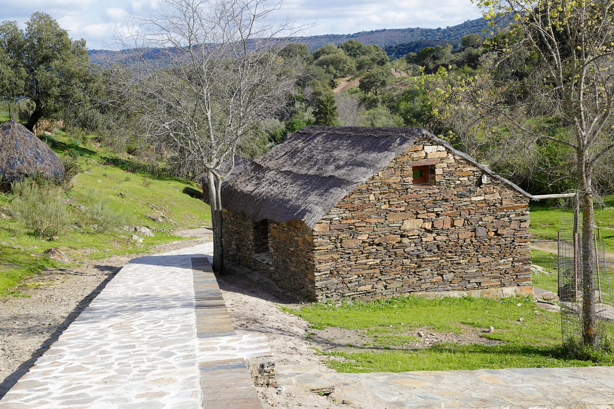 Casa rústica de piedra en el Parque Nacional de Monfragüe, Cáceres