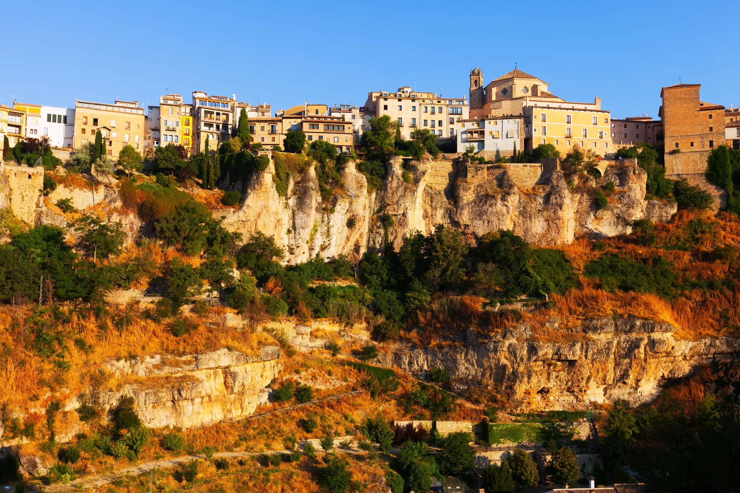 Casco antiguo de Cuenca sobre la roca de las hoces