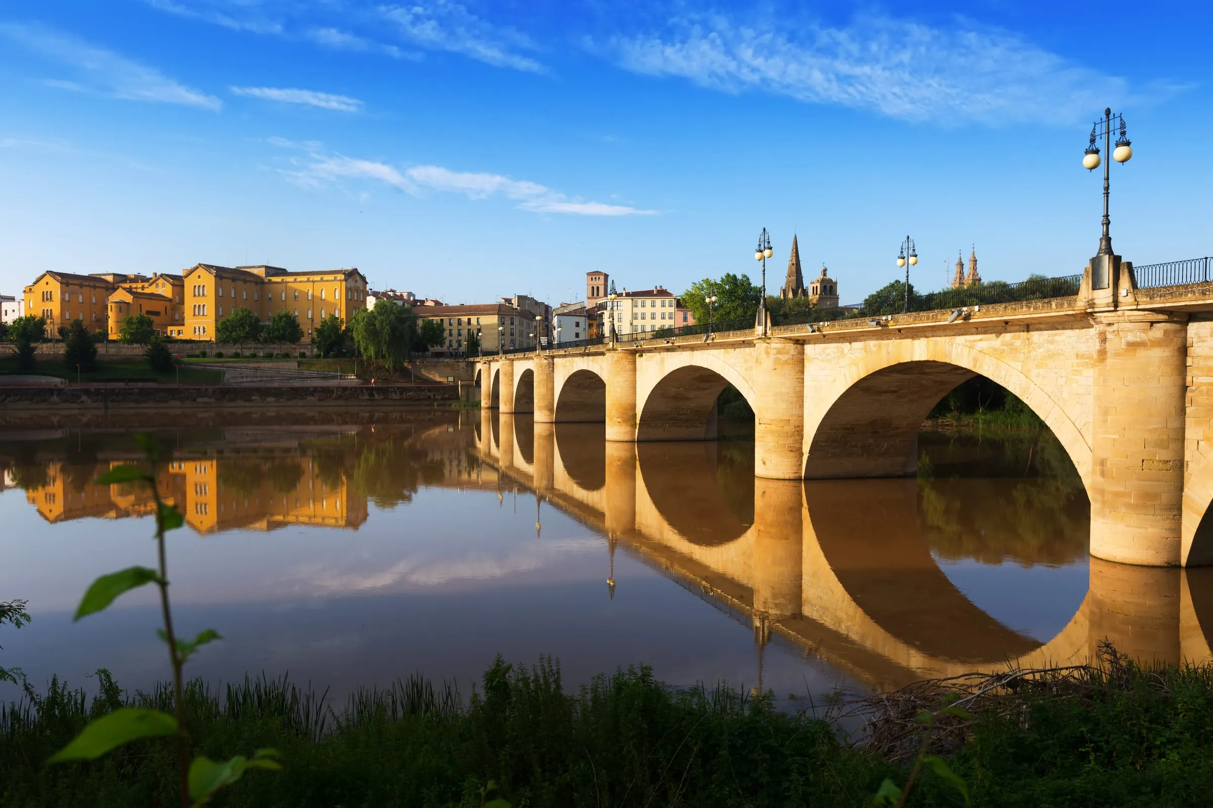 Puente de Piedra sobre el Ebro en Logroño